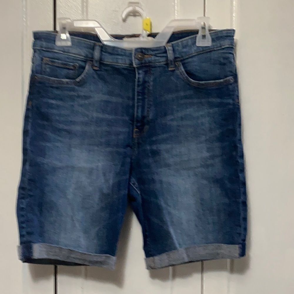 L.O.G.G. High Waisted Jean Shorts Medium Wash M